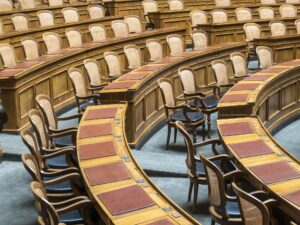 Read more about the article Ασυλία Βουλευτών και Ευρωβουλευτών: θεσμικό πλαίσιο, όρια και προκλήσεις στη διαφάνεια
