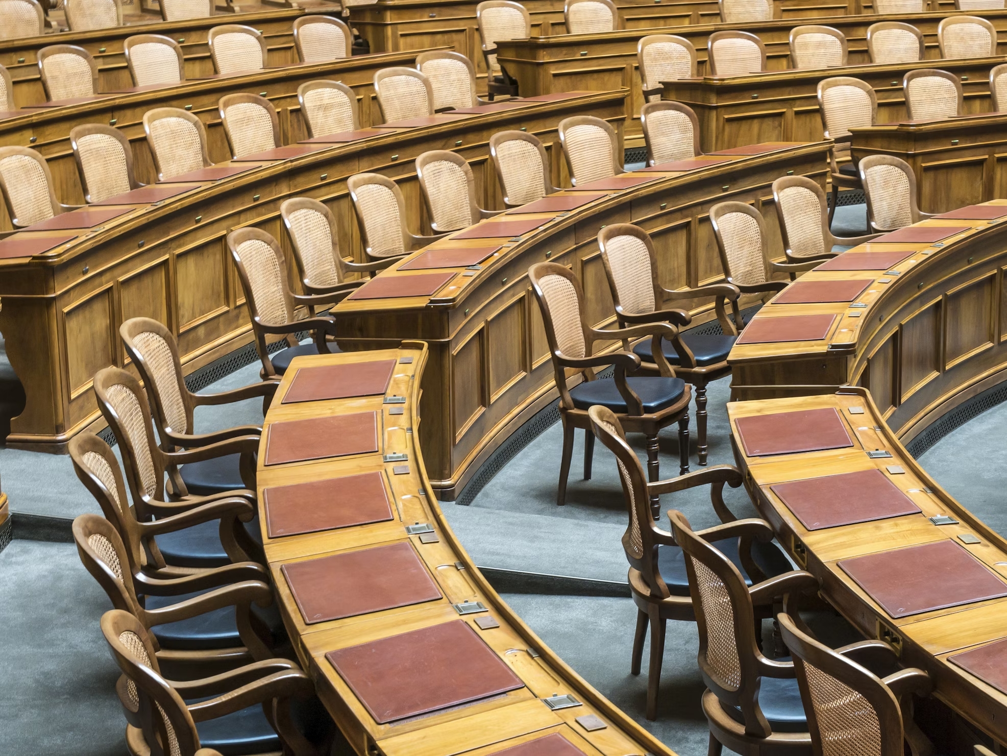 Read more about the article Ασυλία Βουλευτών και Ευρωβουλευτών: θεσμικό πλαίσιο, όρια και προκλήσεις στη διαφάνεια