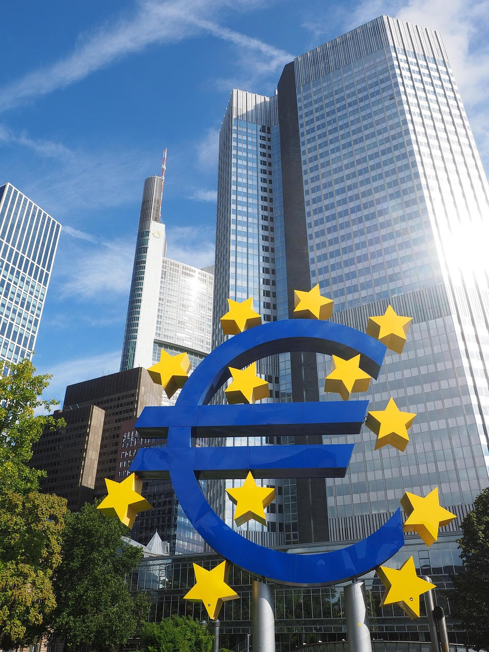 Read more about the article Μείωση επιτοκίων της ΕΚΤ: Τι αλλάζει για την Ευρωζώνη